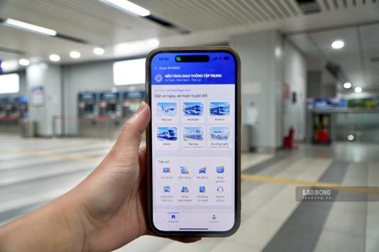 Mô hình “Kết nối giao thông công cộng TPHCM lên nền tảng giao thông tập trung trên VNeID” được ra mắt ngày 28.10. Ảnh: Ngọc Ánh