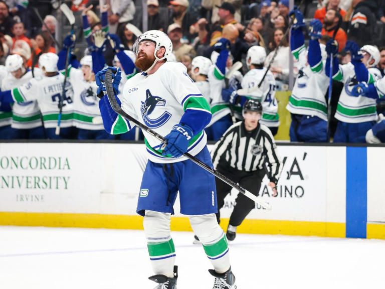Canucks: Sorting out the best pairs for the worst defensive team