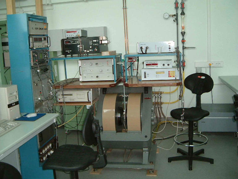 The hydrogen atom: the raw material of the universe barely exists on ...