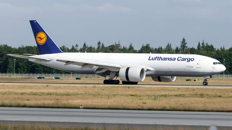 Sole-source supplier dispute halts Boeing 777 freighter production for ...