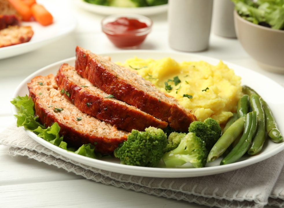 5 restaurant chains with the best meatloaf, according to diners