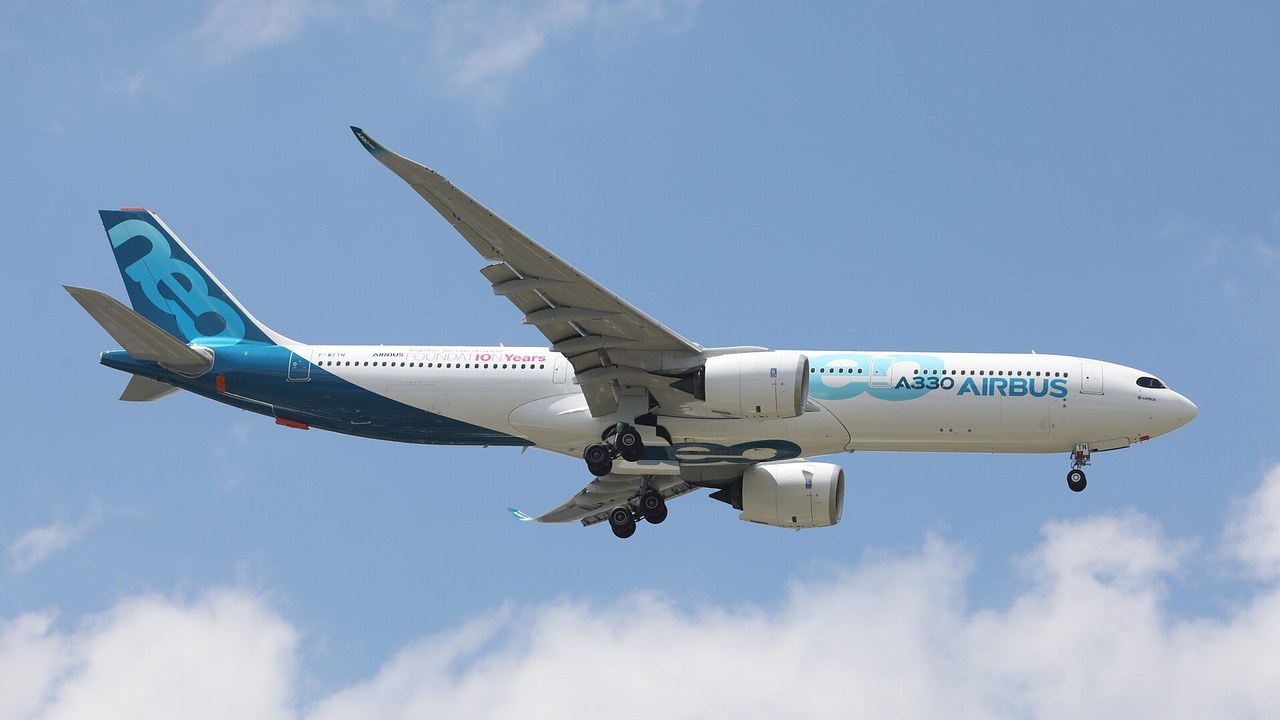 A triple computer fault at touchdown prompted an FAA order on 39 US ...