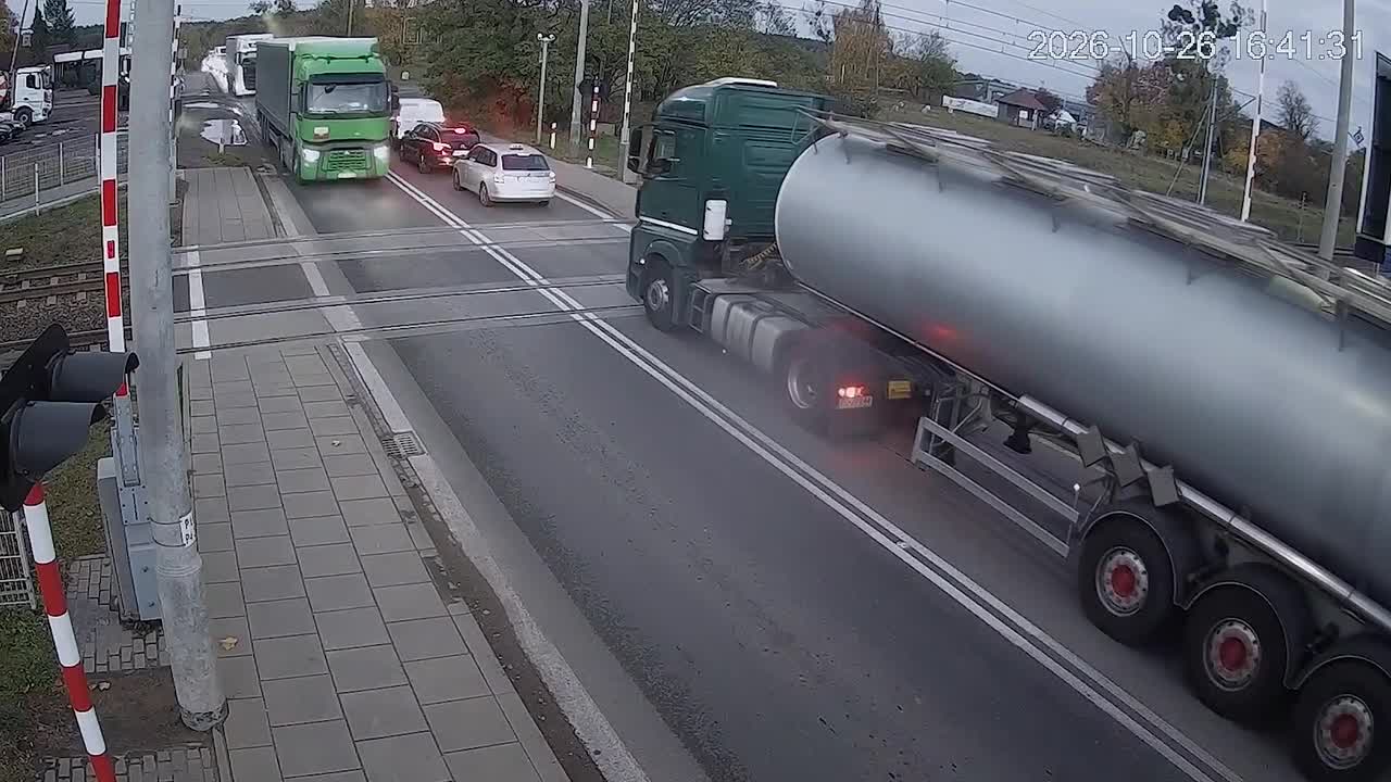 Tanker truck stuck on railway crossing in terrifying near-miss with train