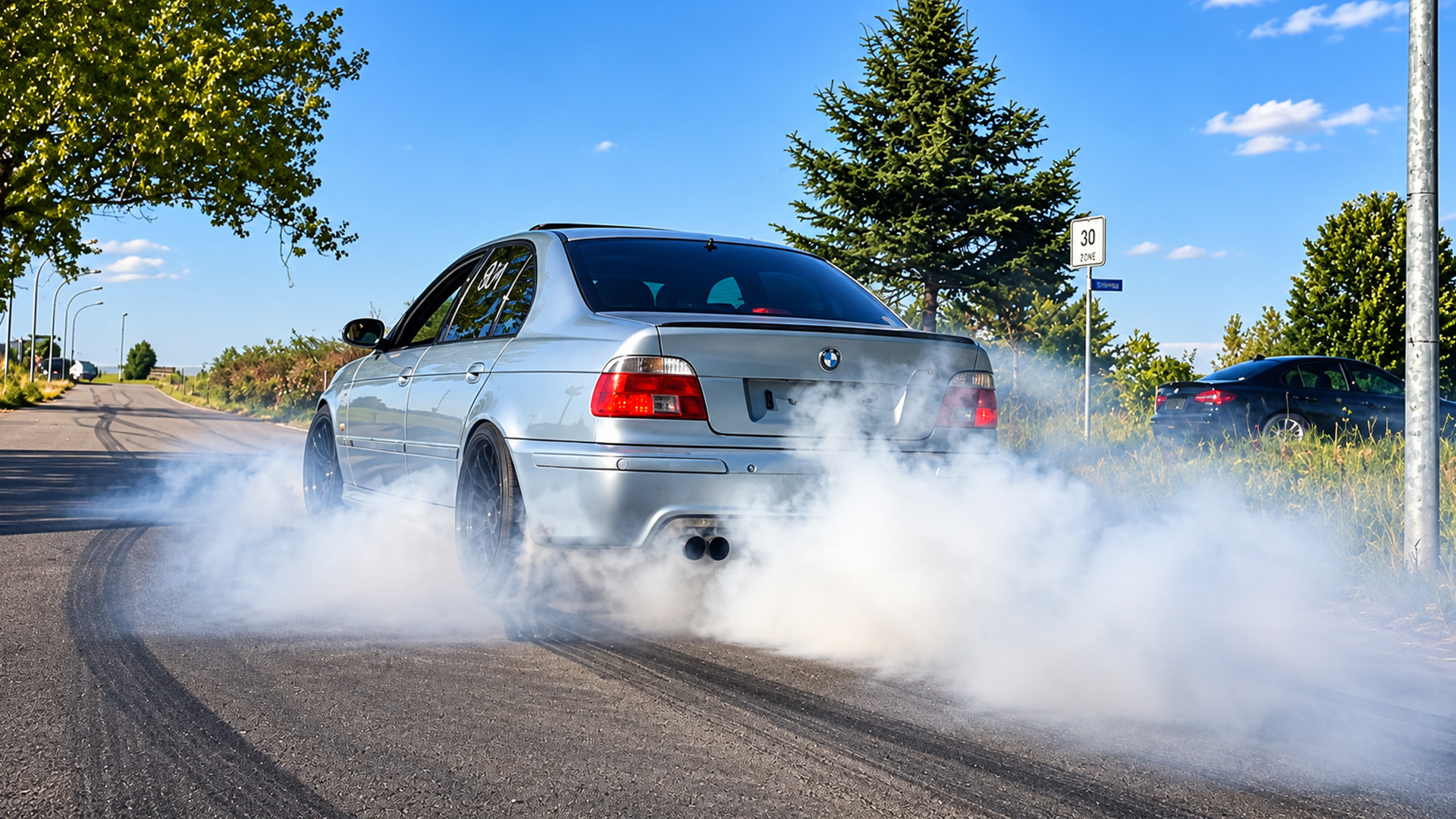 BMW M5 E39 unleashes its legendary V8 exhaust sound and burnout