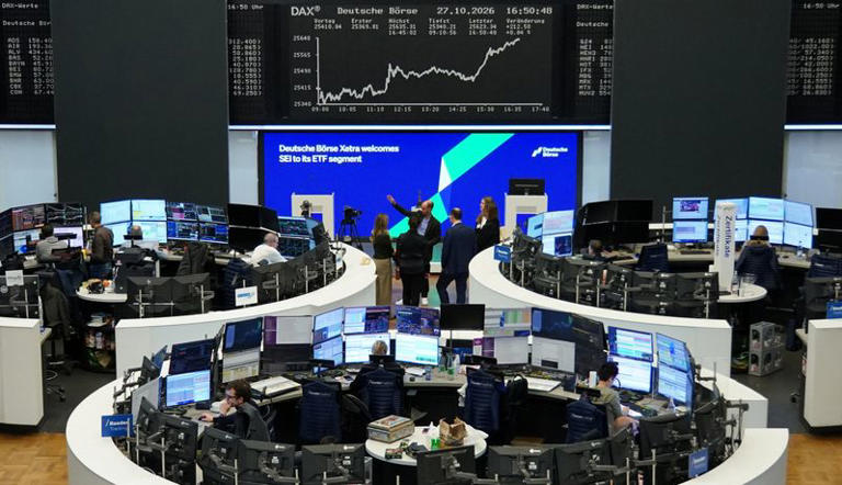 Europe's STOXX 600 subdued as earnings and oil prices weigh