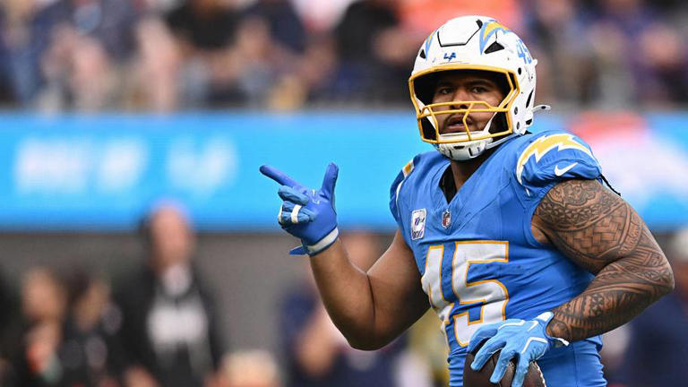 Bears could pivot to another Chargers star if Khalil Mack trade fails