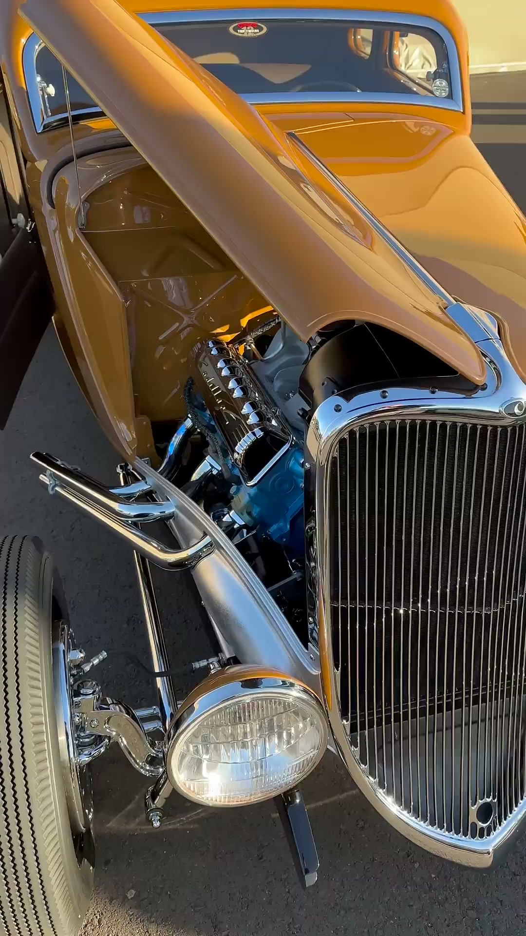 Why does this 1933 Ford coupe have six exhaust pipes