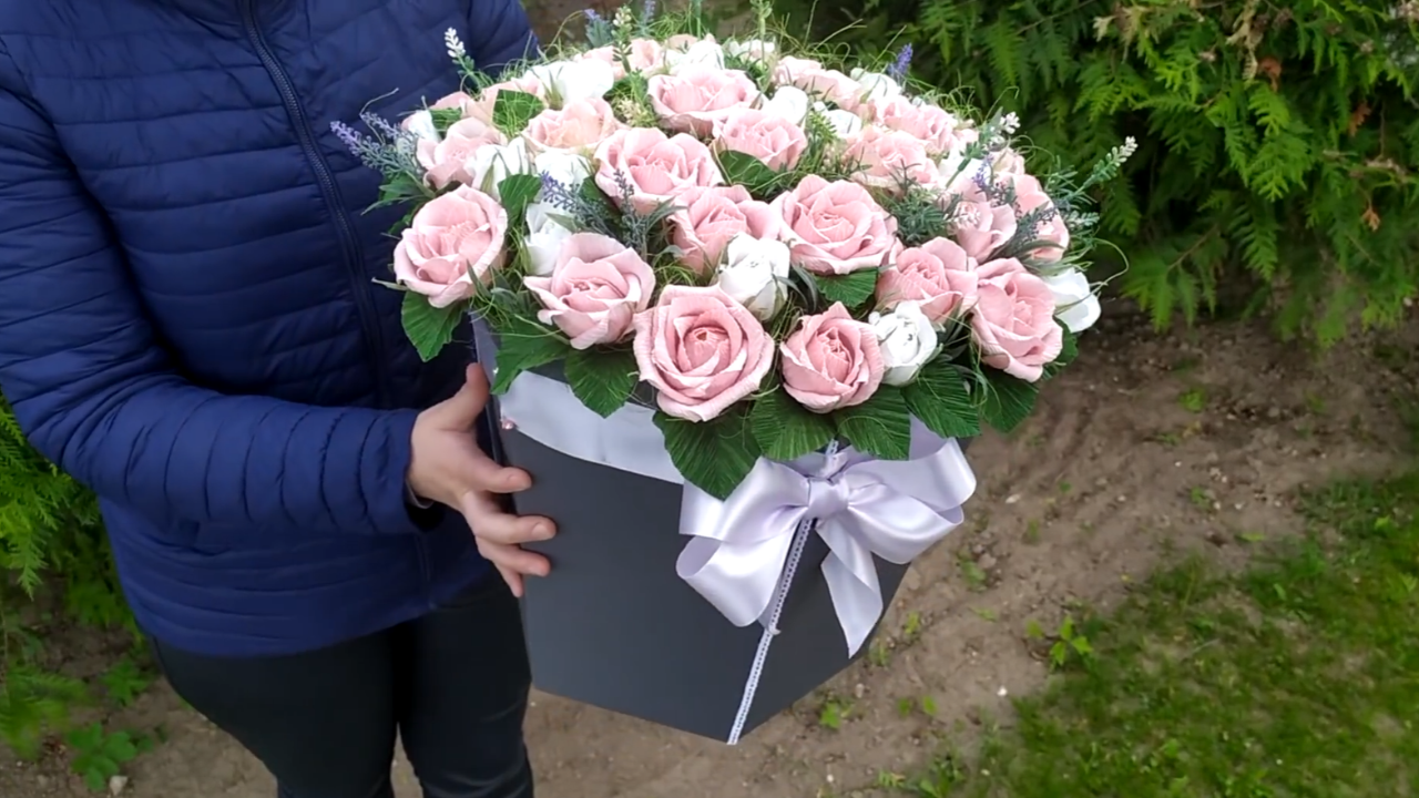 Making a paper rose candy bouquet