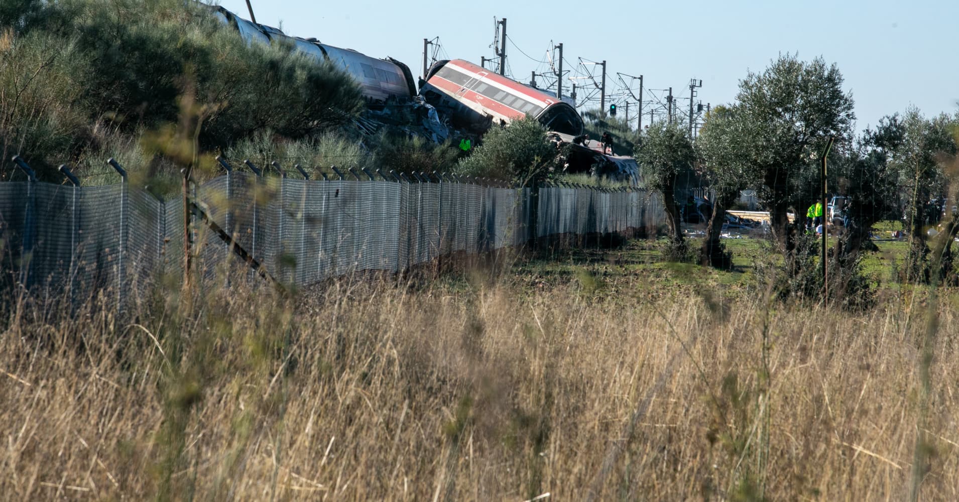 At least 30 people reported dead in high-speed Spain train crash