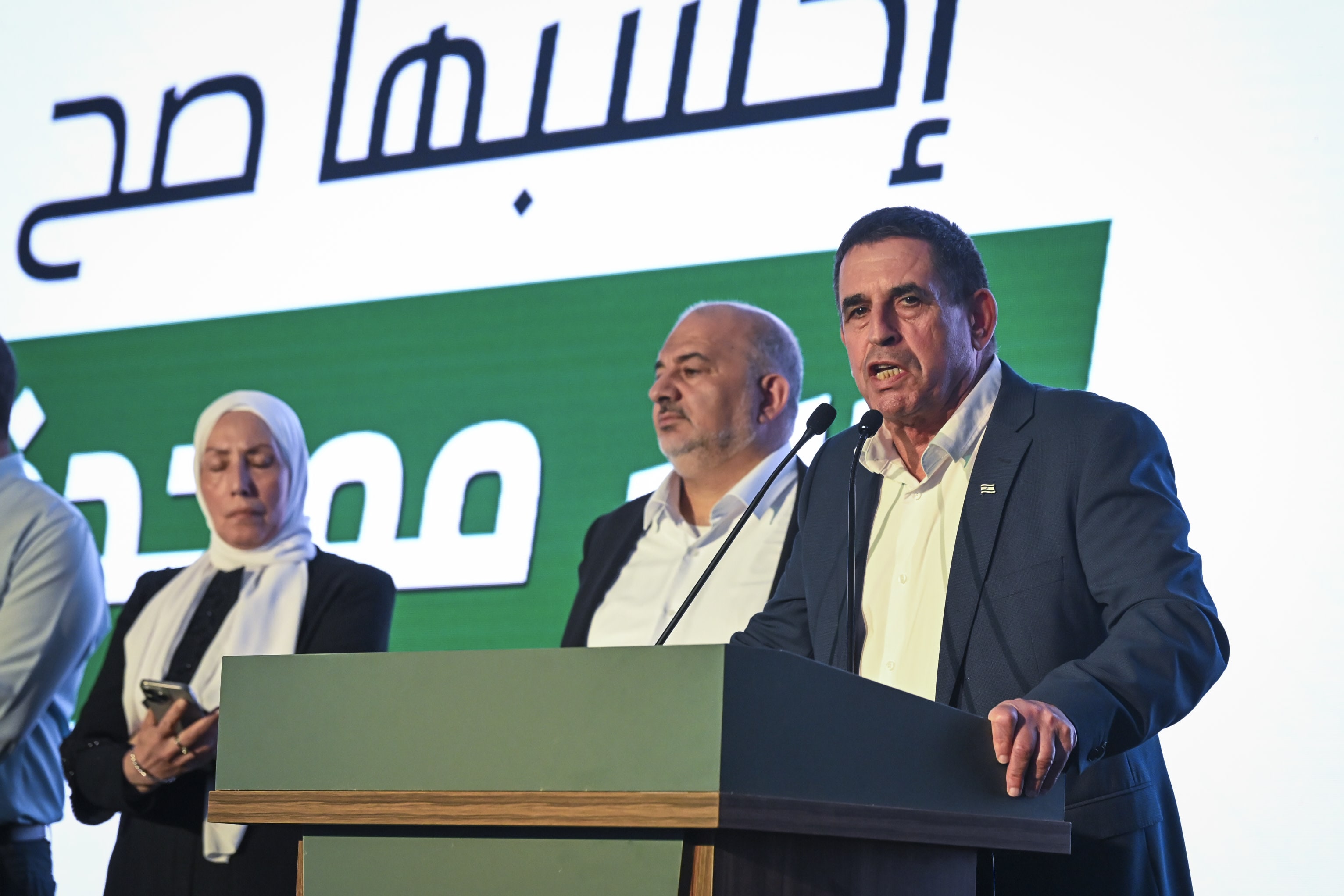 Golan calls on opposition bloc to form government with Arab parties