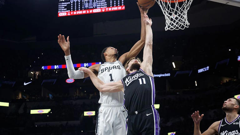 Wembanyama, Champagnie power Spurs to 130-103 rout of winless Kings