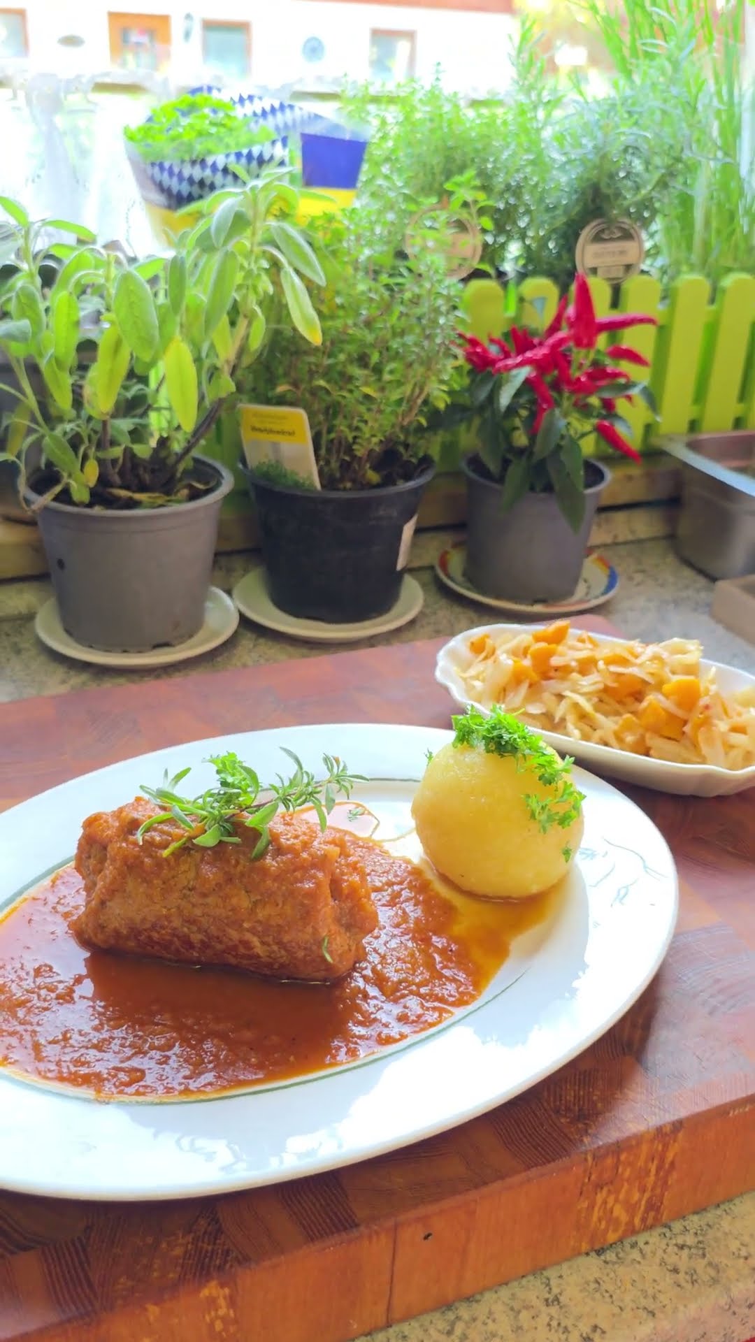 Saftige Schweinerouladen ohne Garn mit Speck und Pilzen