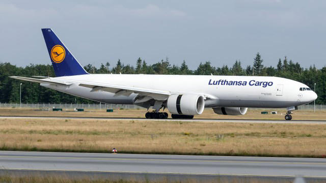 Sole-source supplier dispute halts Boeing 777 freighter production for ...