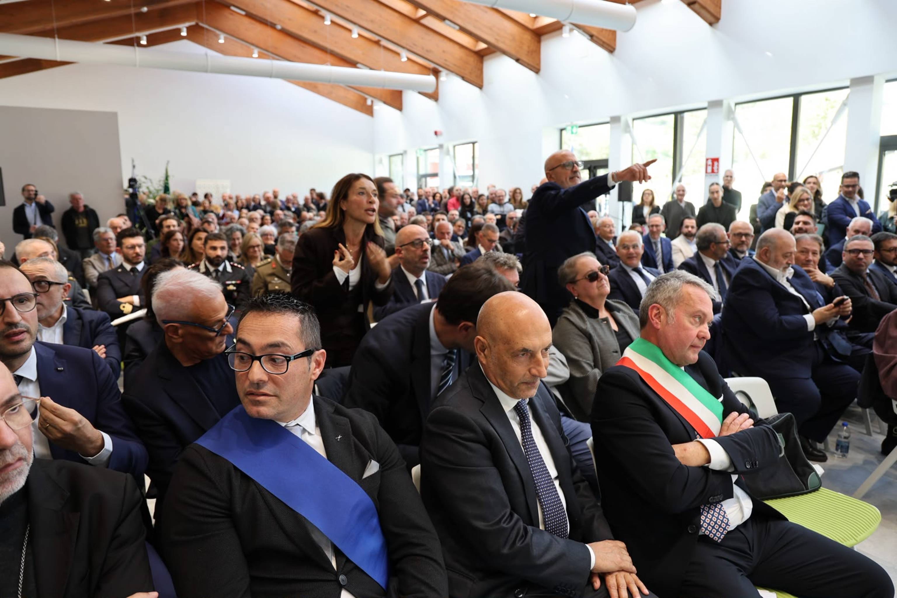 Inchiesta sisma, Castelli 'molti cantieri a ditta che neutralizzava ...