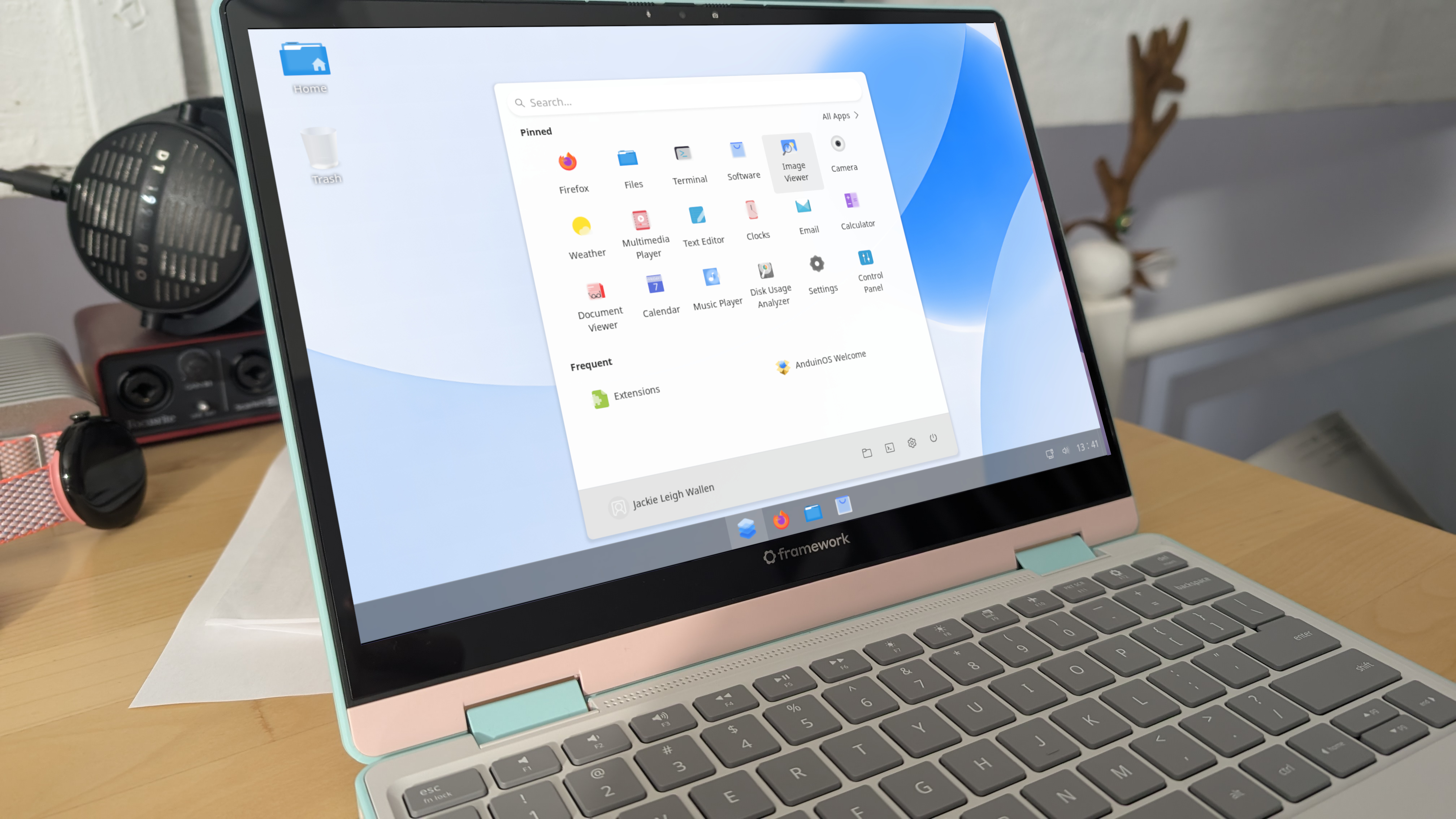 My favorite GNOME-based Linux distros – for minimalists who like options