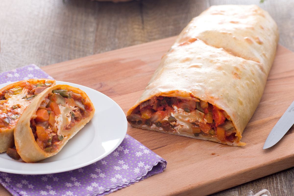 Strudel filled with vegetable ragout and cheese