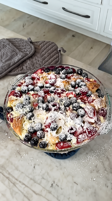 Easy baked berry breakfast with cream cheese