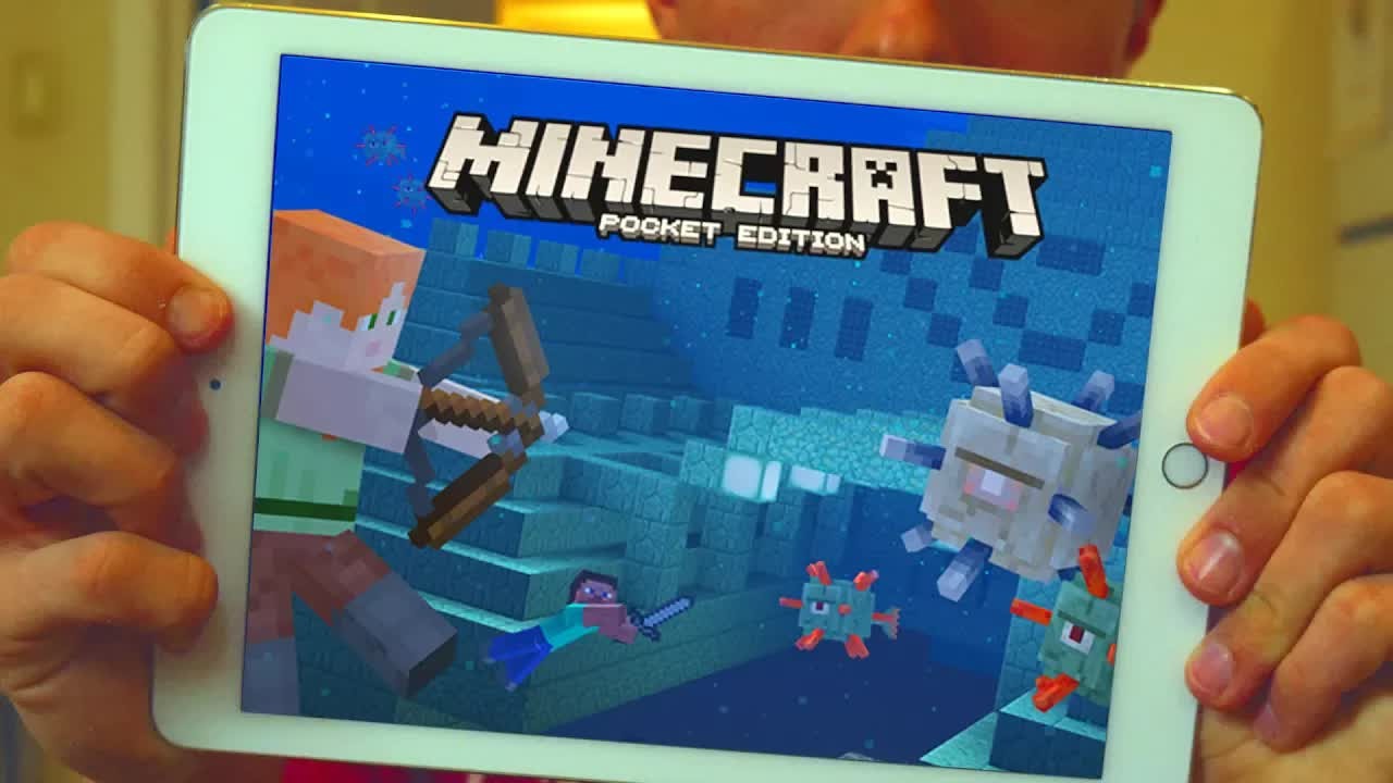 BeckBroJack tries Minecraft Pocket Edition for the first time