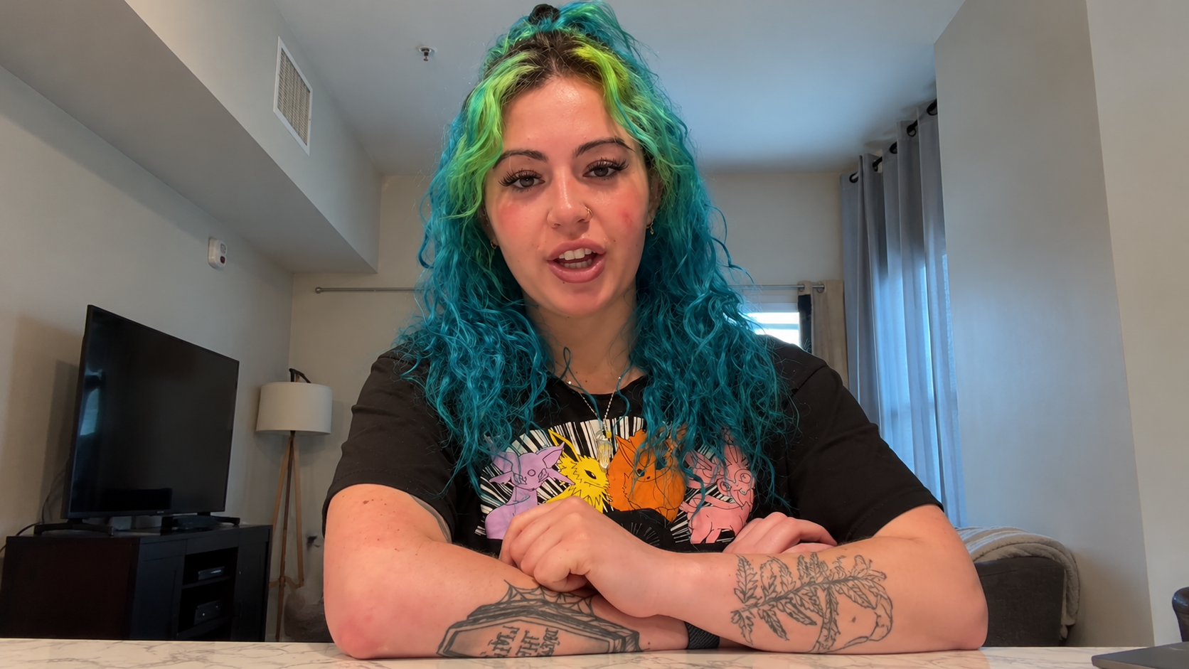 Nurse is told to change her blue hair before starting a new job so she ...