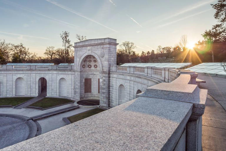 Trump's triumphal arch shadow would fall over Arlington Cemetery and DC ...