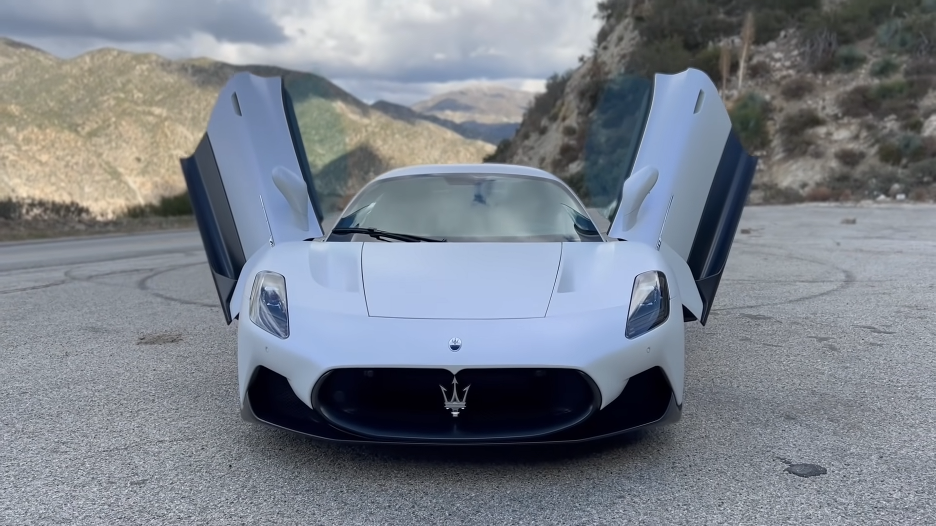 Does the new V6 Ferrari 296 GTB sound good?
