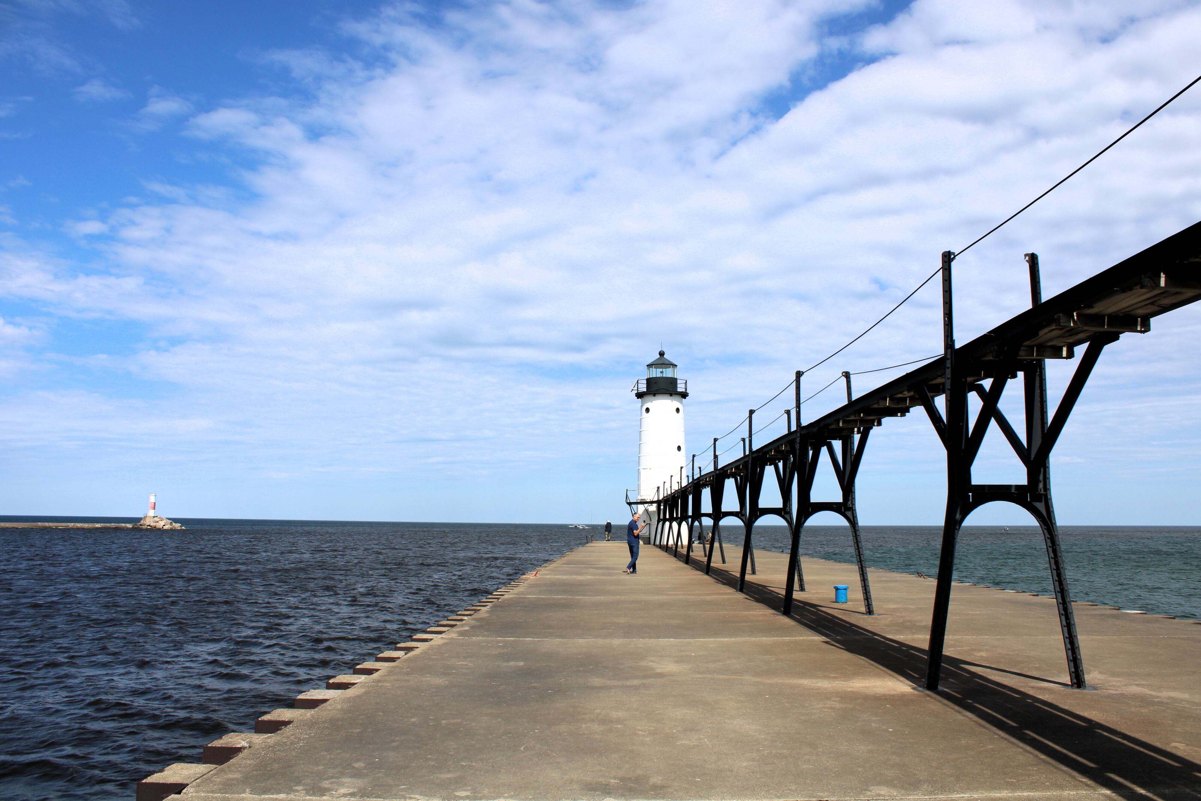 Volunteer lighthouse keepers get free 7-night getaways to Lake Michigan ...