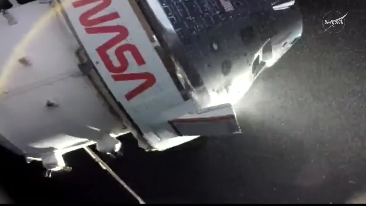 NASA sent 4 astronauts 252,000 miles from Earth and lost contact for 40 ...