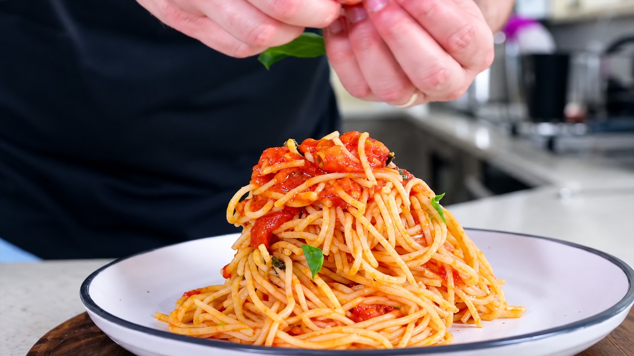 An Italian chef ranked 22 traditional pasta sauces - carbonara made S ...
