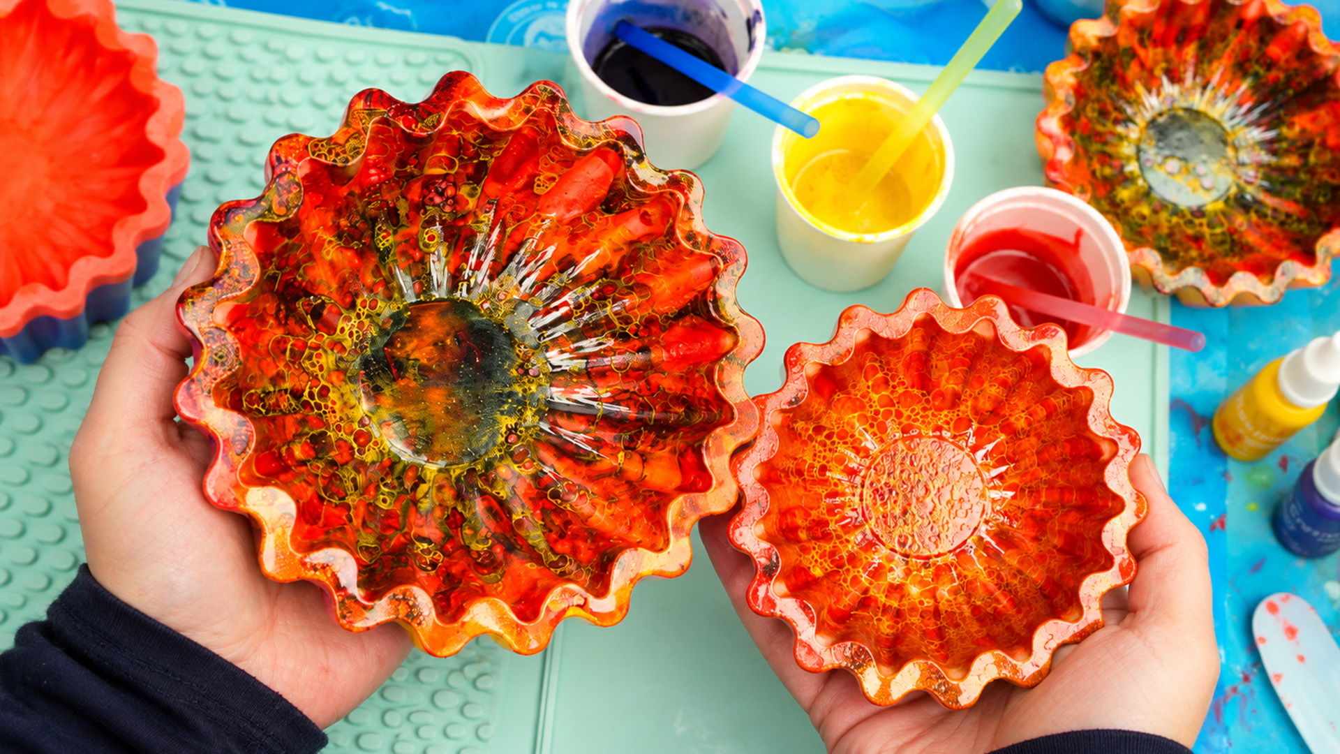 Can soap bubbles really paint a handmade bowl?