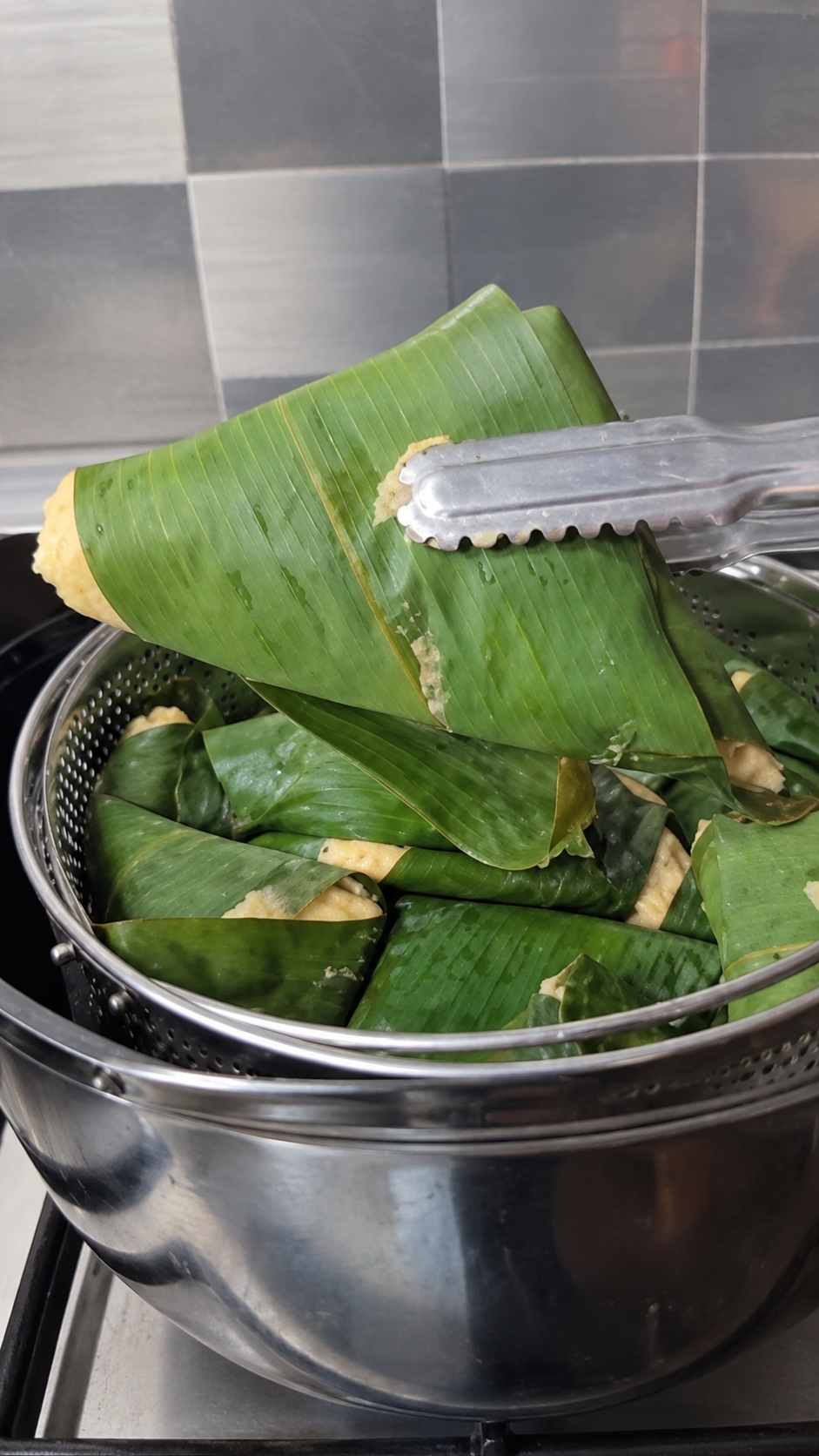 Making corundas in a steamer pot at home