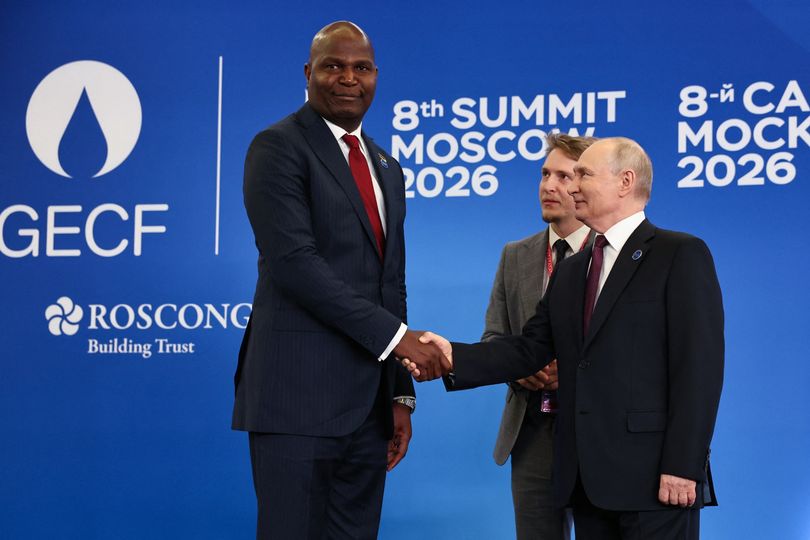 'Short man' Putin left red faced by humiliating snap Kremlin tried to hide