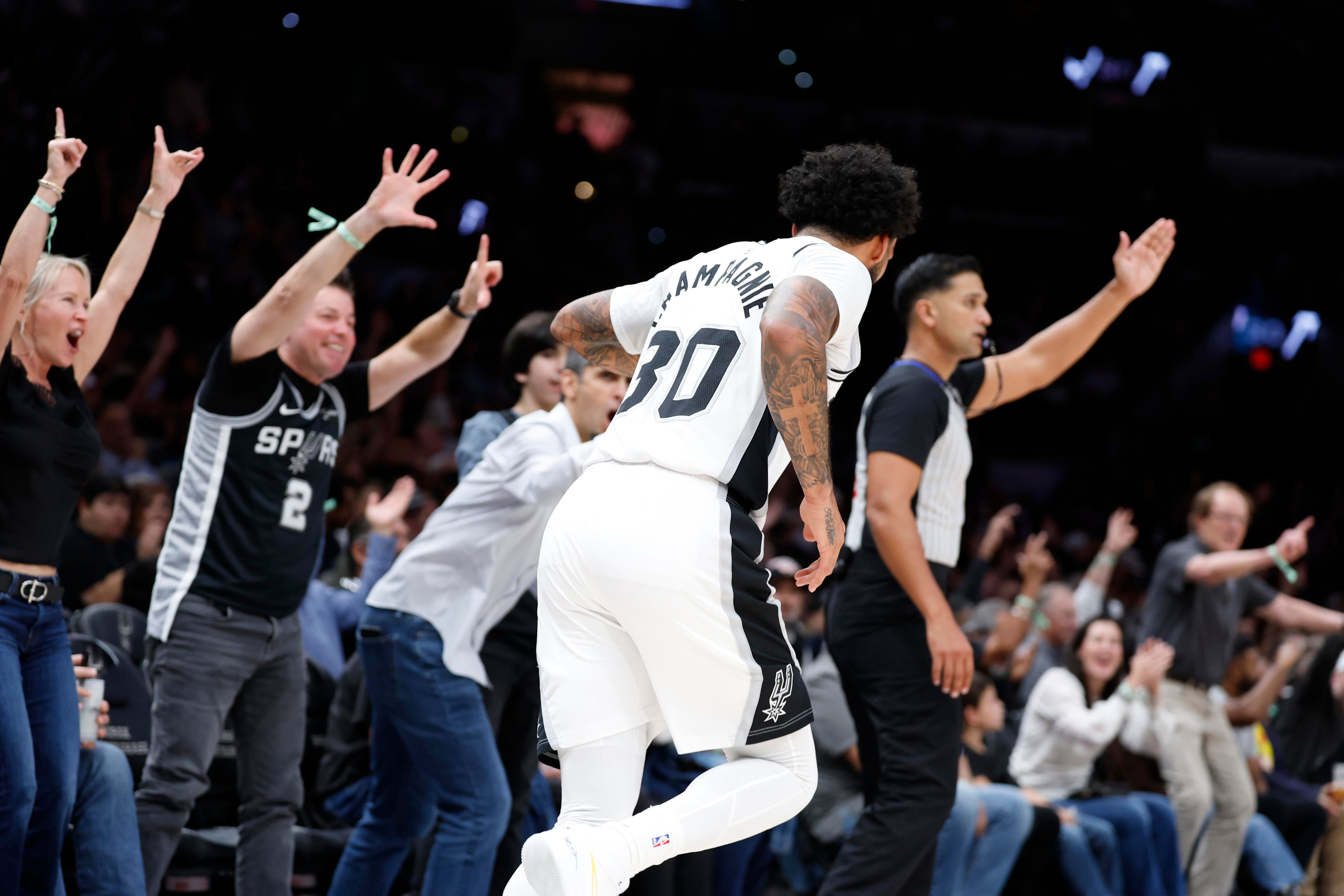 Julian Champagnie catches fire as Spurs beat Kings