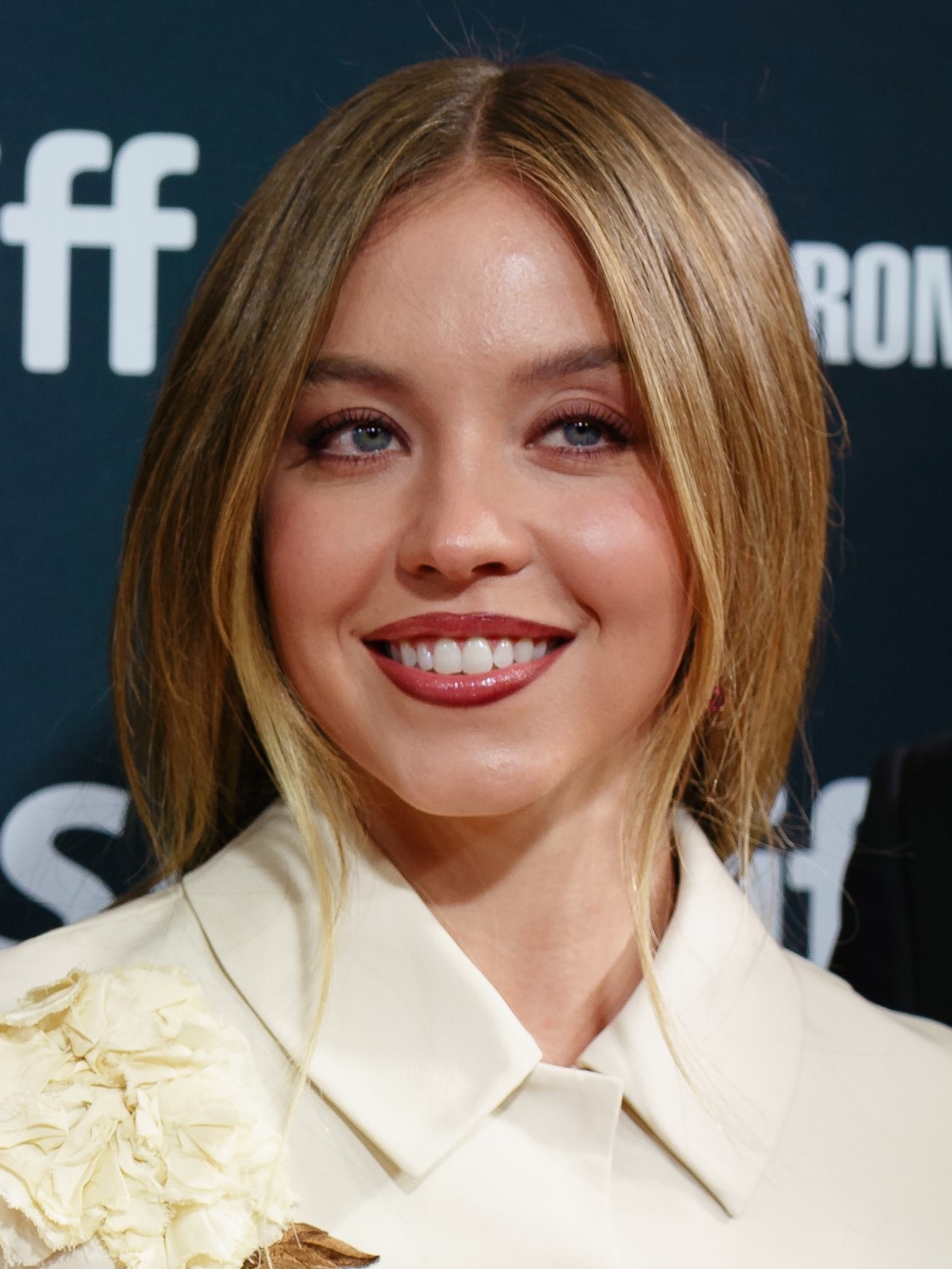 Sydney Sweeney faces backlash after portraying child Christmas ...