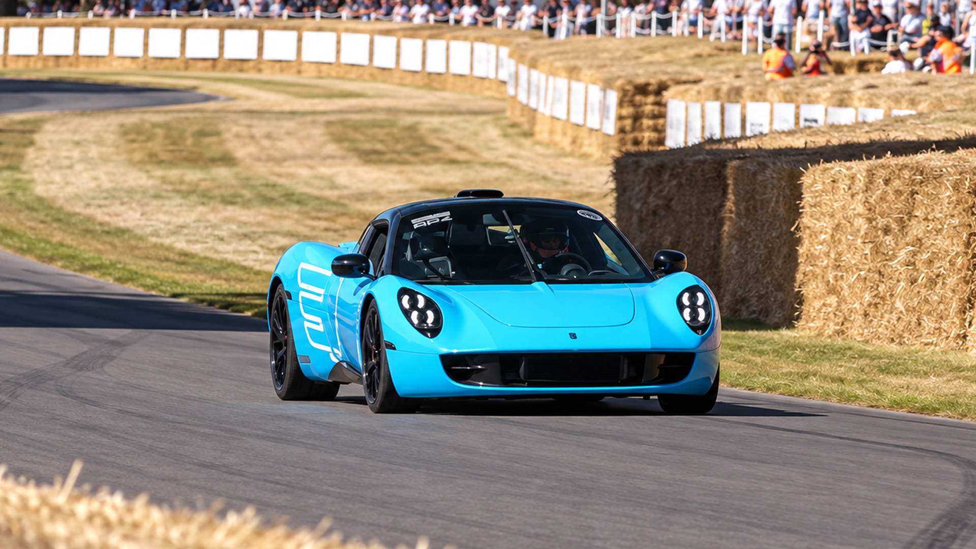 Gordon Murray T.33 spider features a high-revving V12 engine