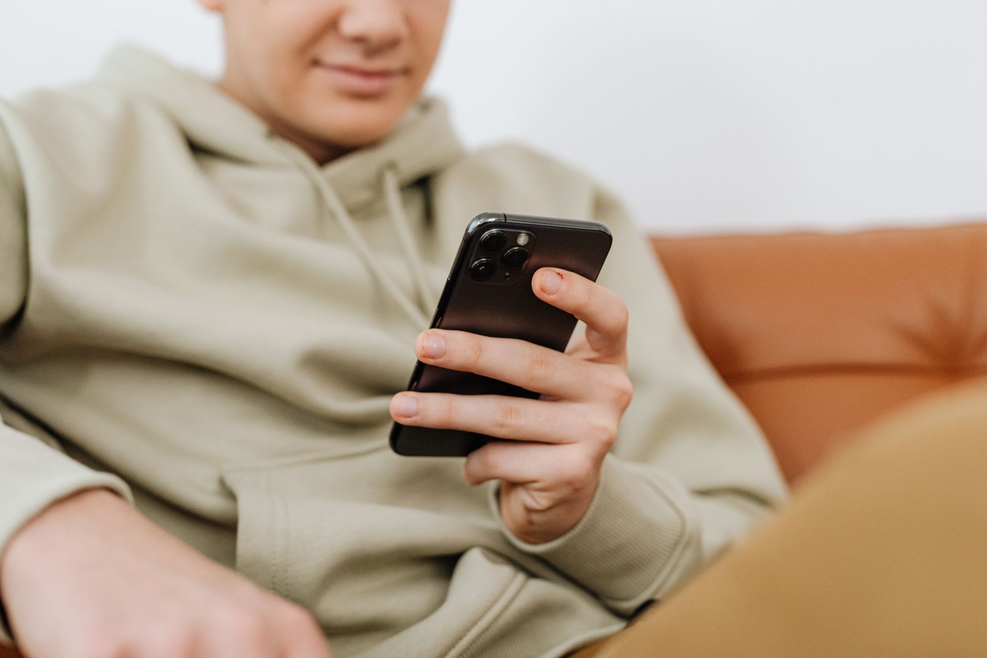 Pensavo fosse amore, invece era un computer: cos’è l’AI sexting e chi ...