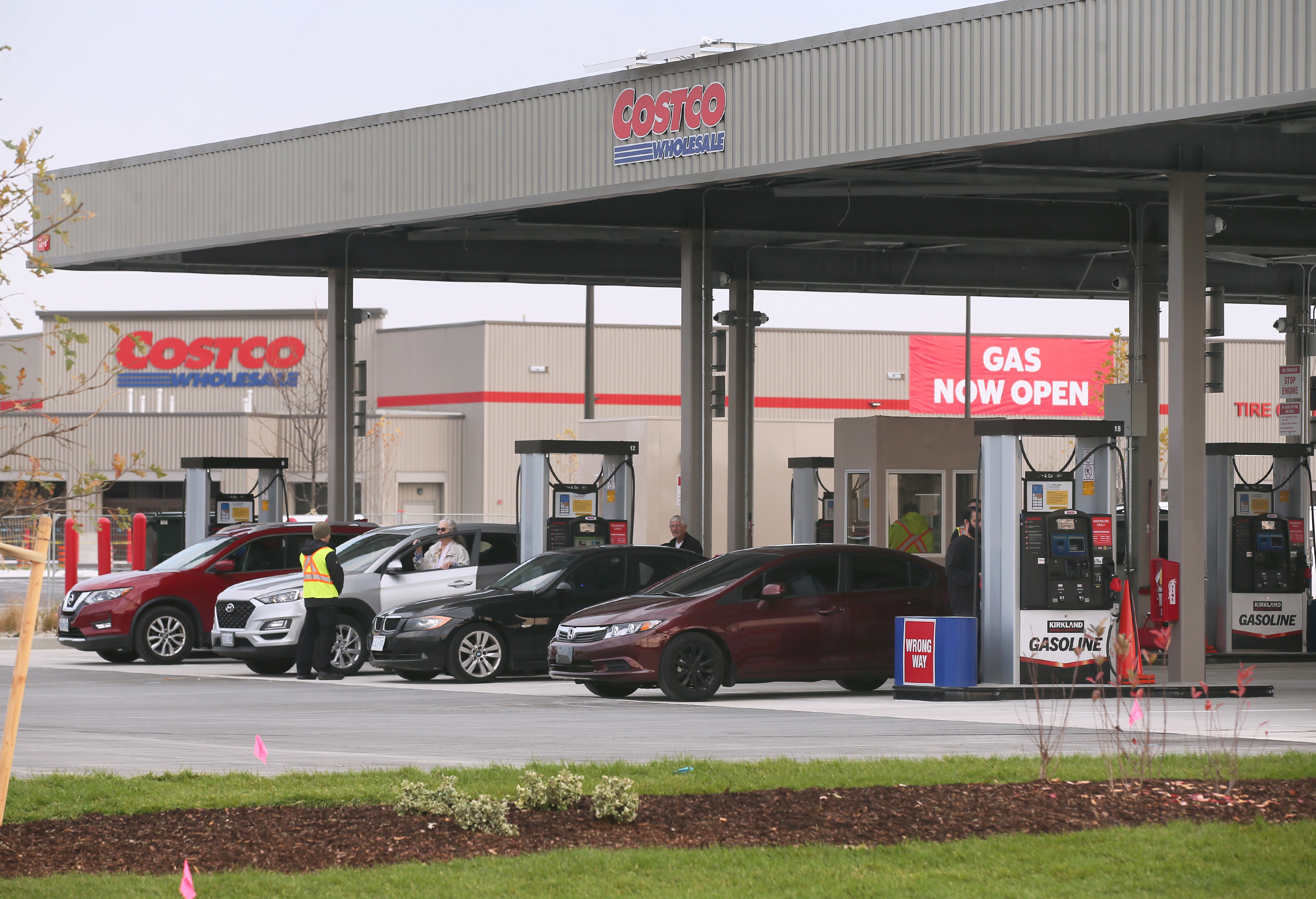 Drivers line up as new east Windsor Costco gas station opens