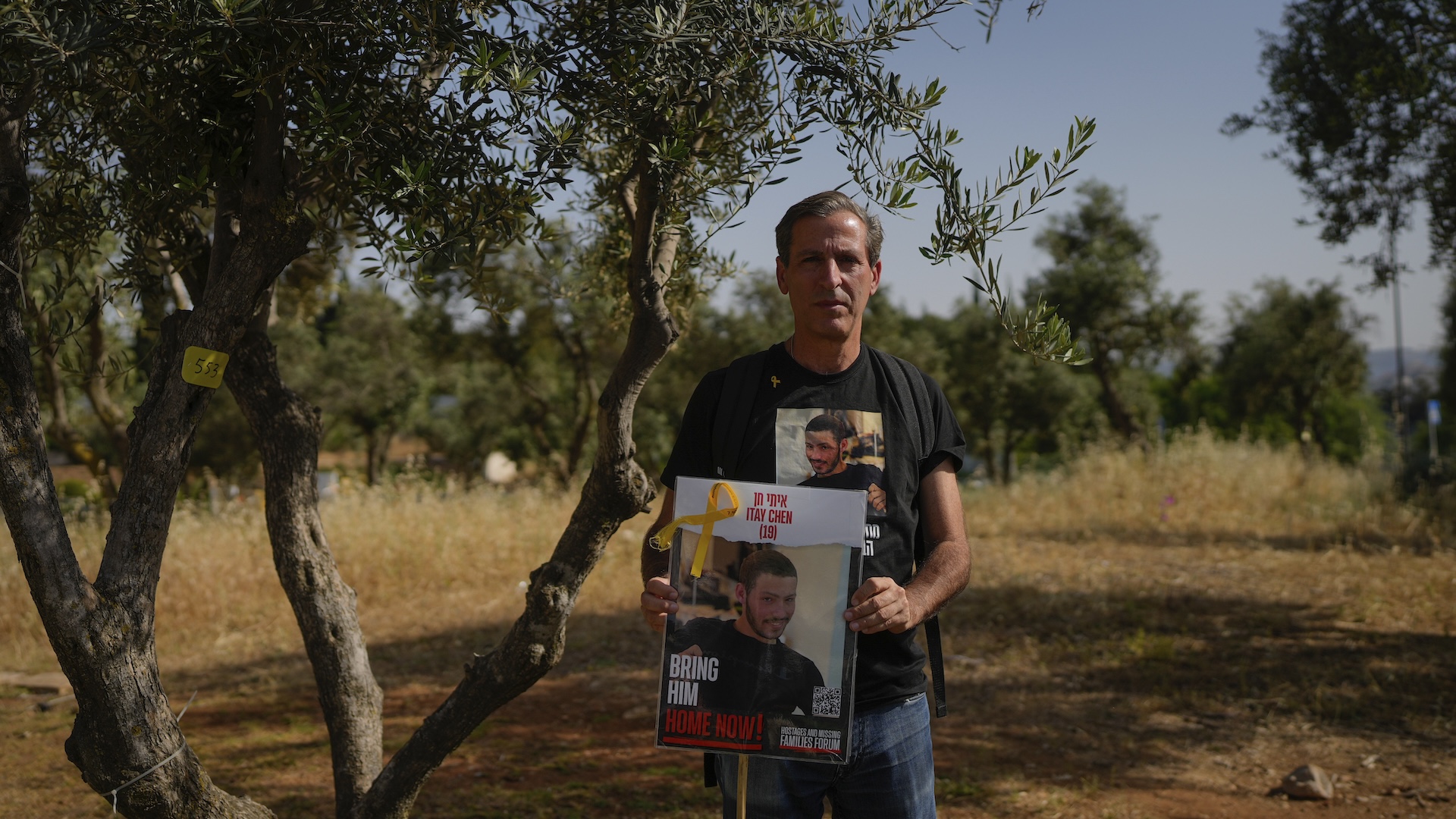 Fallen soldier's father confronted outside Israeli polling station