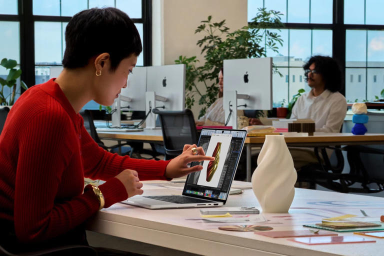 Apple officialise le premier MacBook Pro OLED à écran tactile