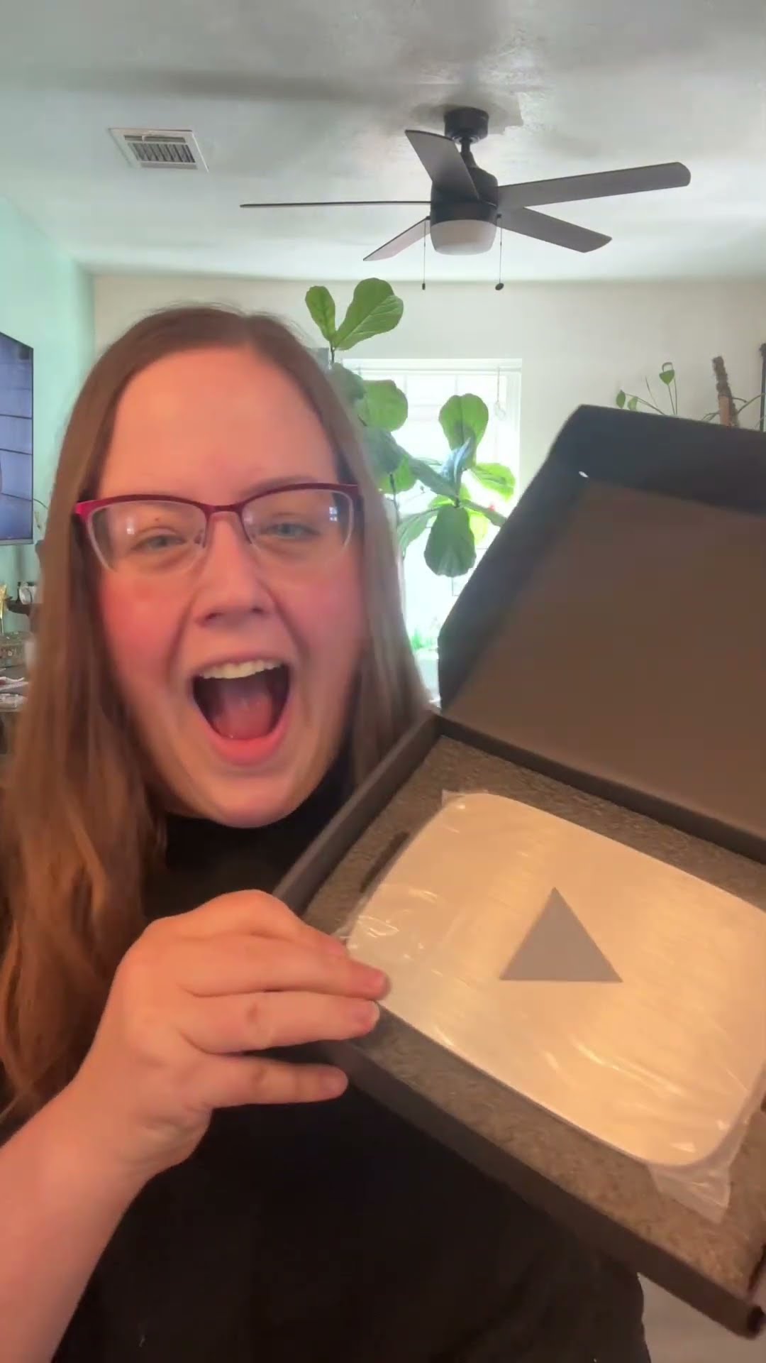 Unboxing a $300 YouTube desktop play button!