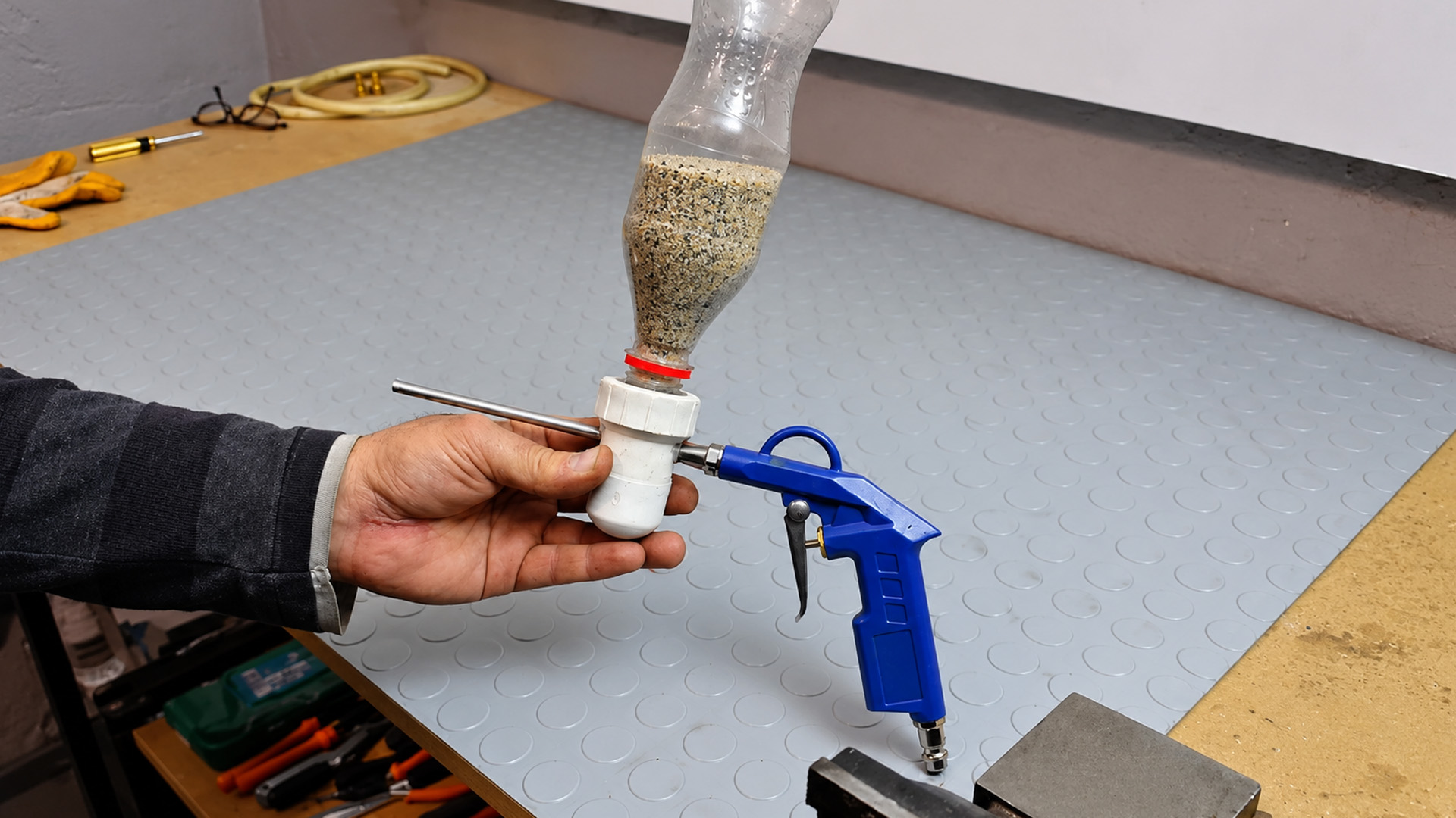 How to build a portable sandblaster gun and blast cabinet from scrap parts