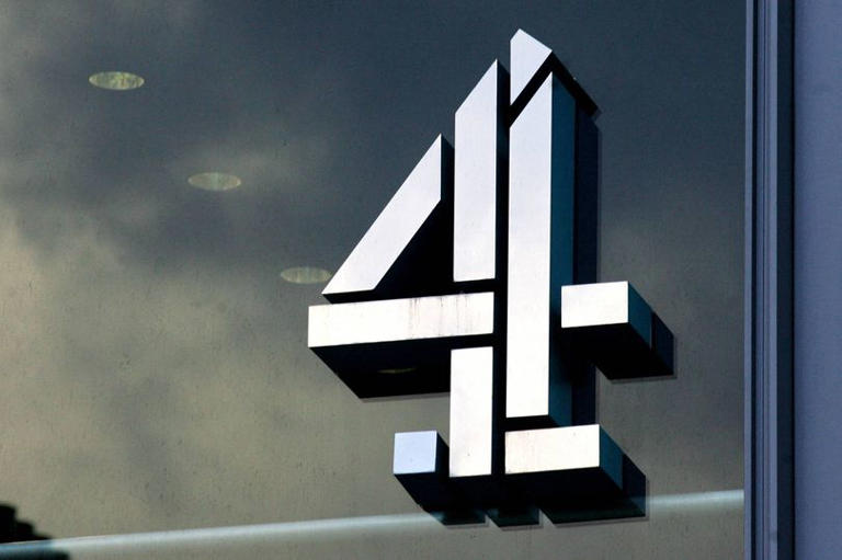 Channel 4 viewers have bizarre theory as Bradley Walsh announced for ...