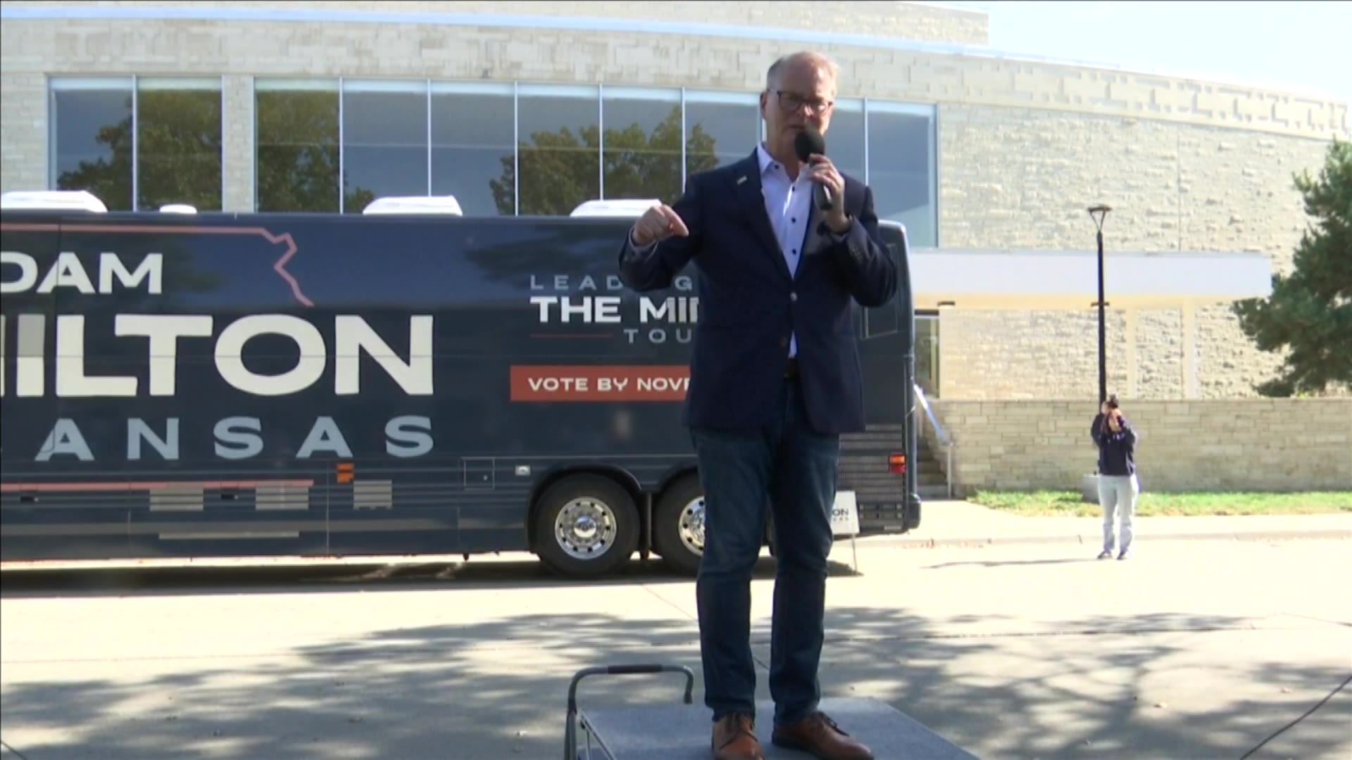 Adam Hamilton bus tour stops in Topeka at Washburn University