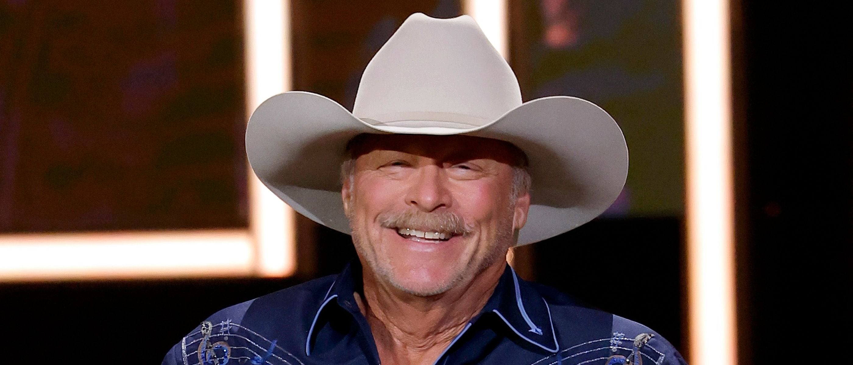 Carrie Underwood, Luke Combs lead star-studded lineup in honor of Alan ...