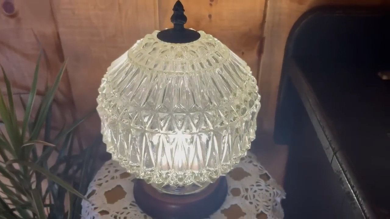 I turned a thrifted light fixture into a table lamp
