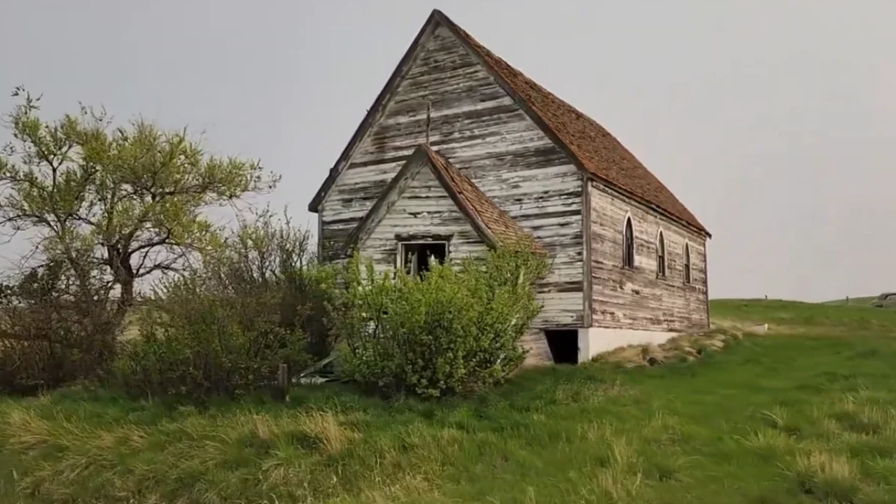 5 Canadian ghost towns and their history