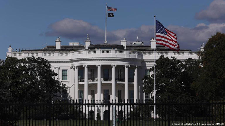 Les États-Unis justifient les sanctions par le non-respect par Kigali de l'accord signé entre le Rwanda et la RDC sous l'égide de Washington en décembre 2025.
