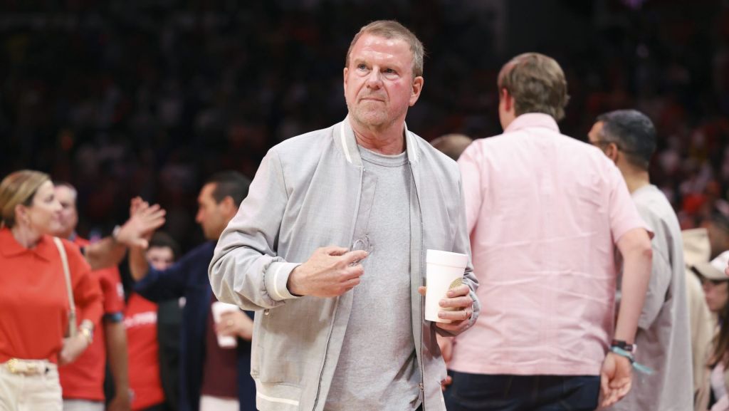 Newcomer Fertitta leads WNBA owners in midterm donations
