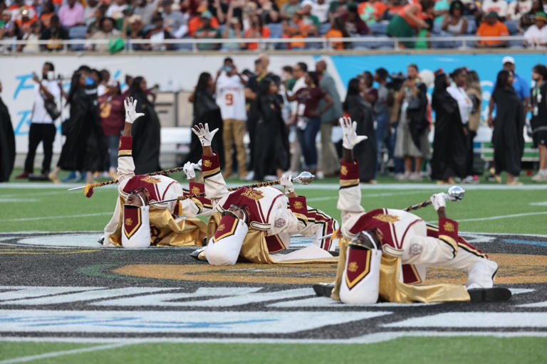 Savannah High marching band to perform in Florida