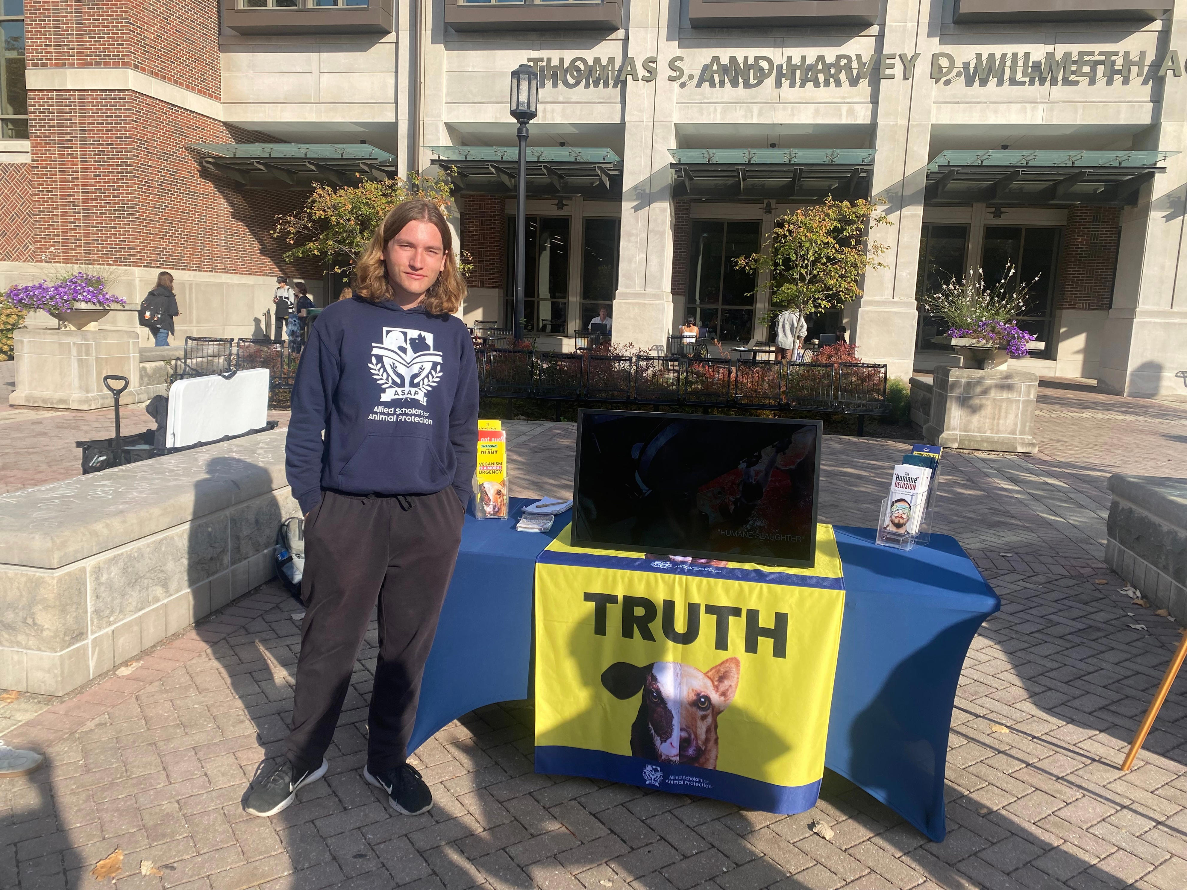 PETA youth group invites aliens to experiment on Purdue students
