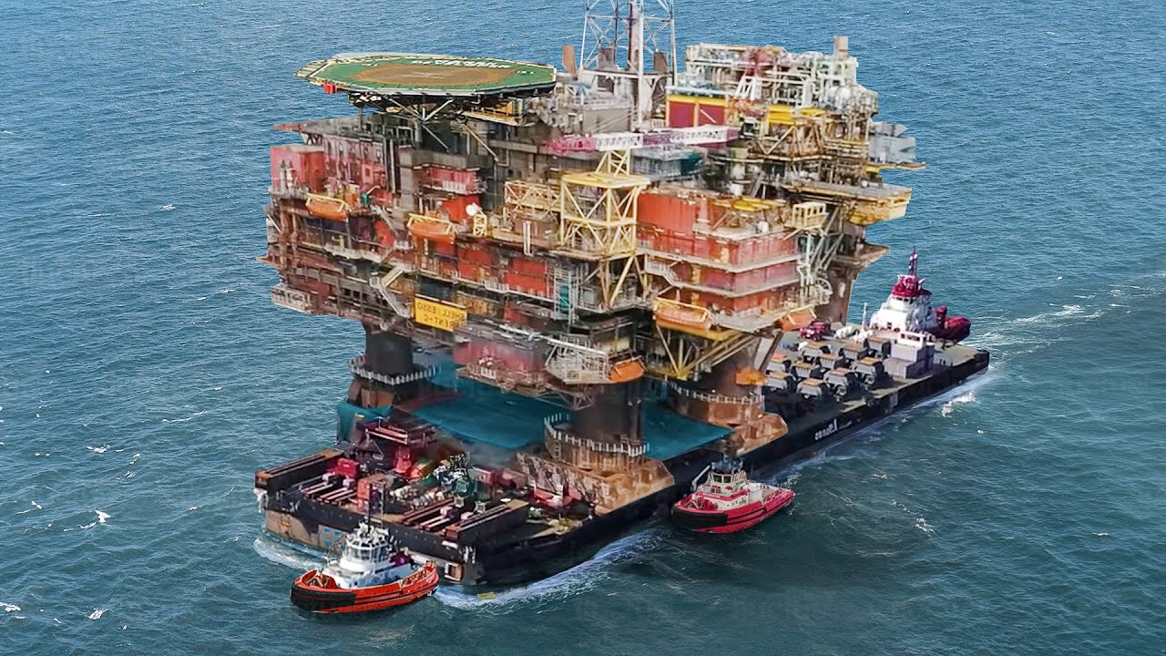 Dismantling a 30,000-ton oil rig: The intricate logistics at sea